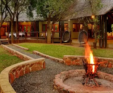 A warm welcome at Black Rhino Game Lodge