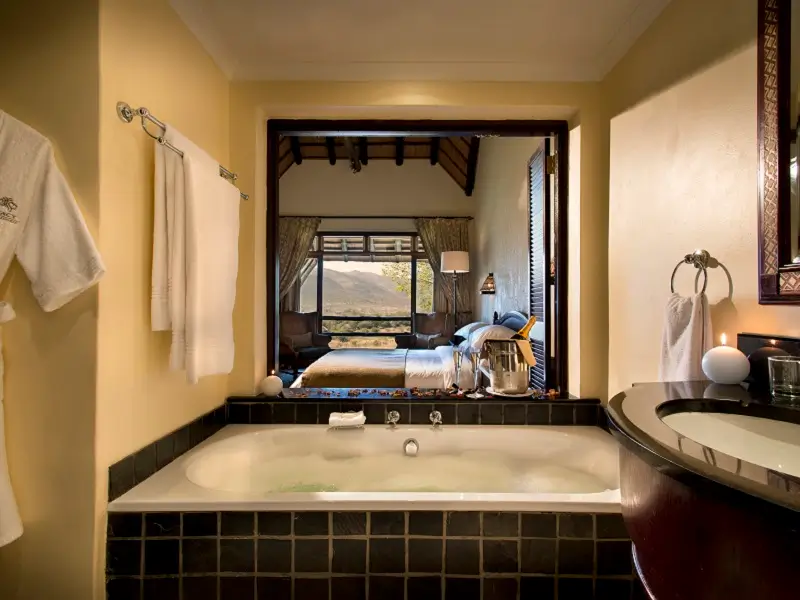 A bath in the standard bedroom at Bakubung Bush Lodge 