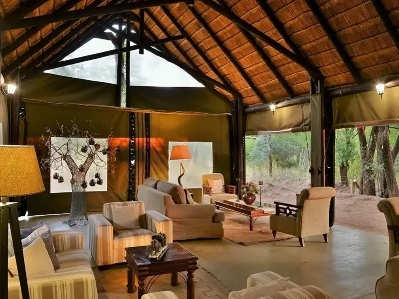 Main lounge in Black Rhino Game Lodge 