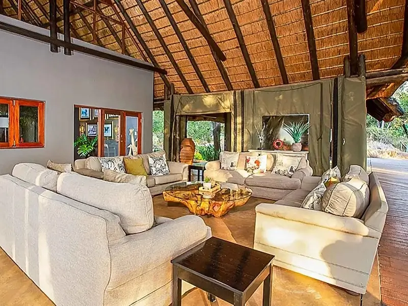 Outdoor lounge in Black Rhino Game Lodge 