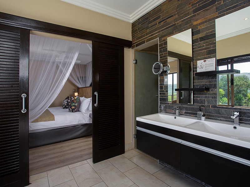 Bathroom at Shepherd's Tree Game Lodge 