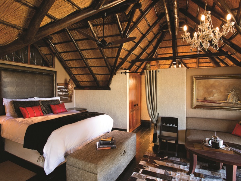 A bedroom at Tshukudu Bush Lodge 