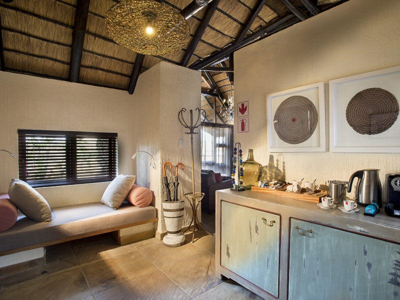 Tshukudu Bush Lodge bedroom lounge 