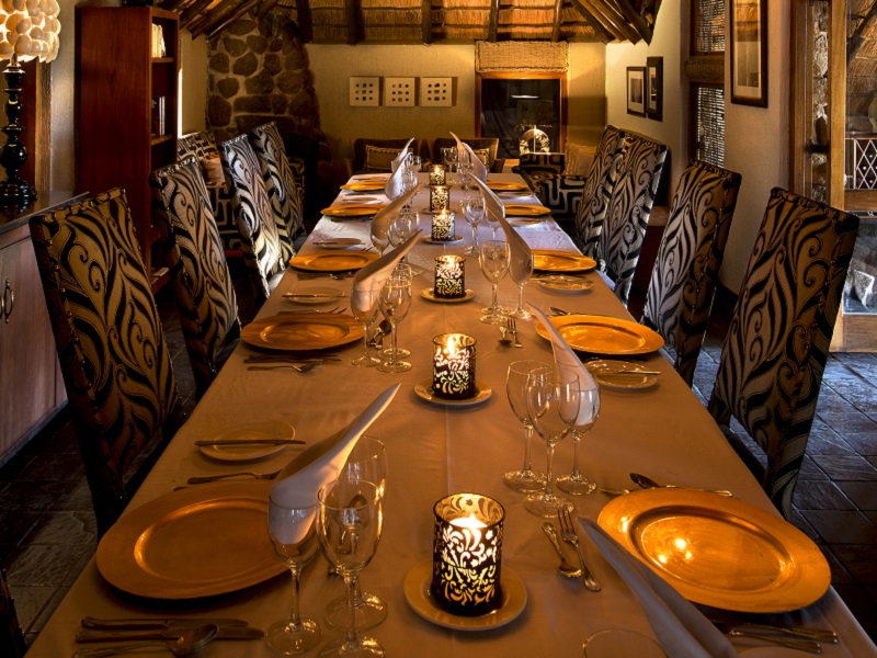 The dining room at Tshukudu Bush Lodge 