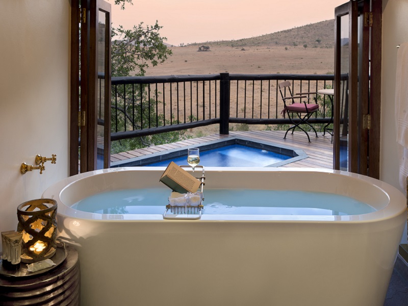 Bedroom at Tshukudu Bush Lodge 